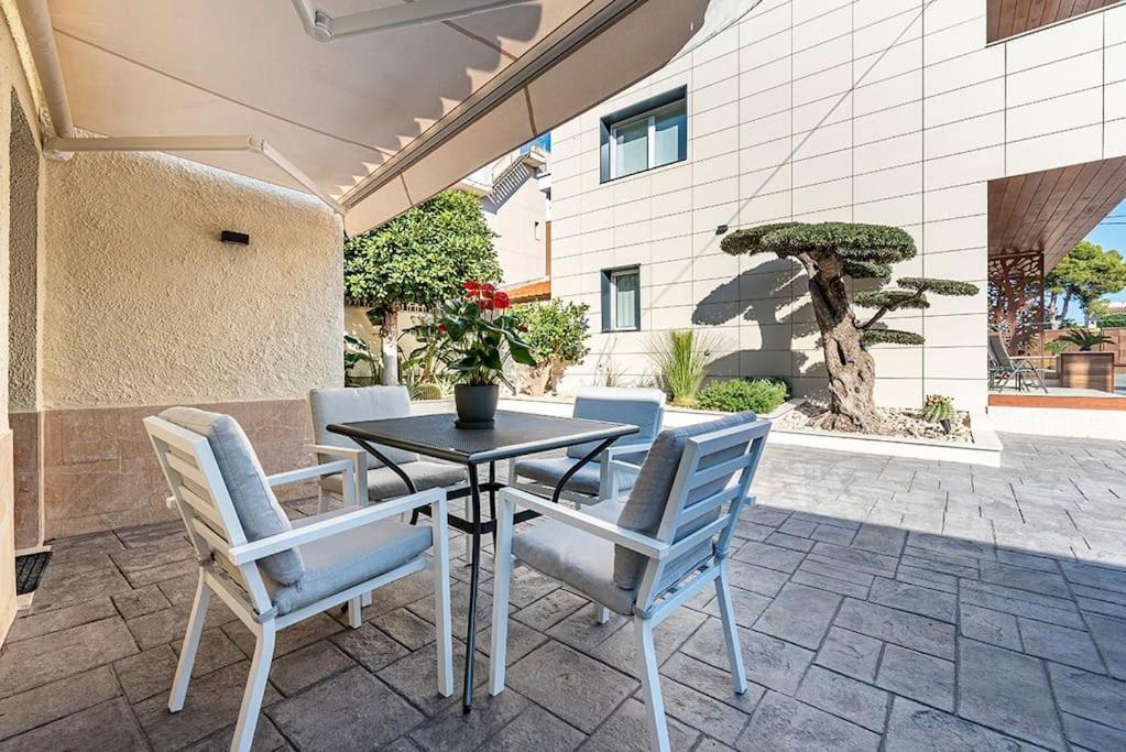 Lusso E Relax Con Piscina A 2 Minuti Dal Mare Apartman Miami Playa Kültér fotó