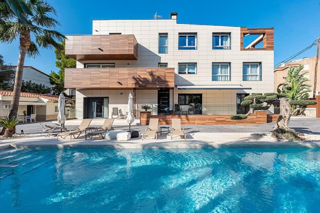 Lusso E Relax Con Piscina A 2 Minuti Dal Mare Apartman Miami Playa Kültér fotó