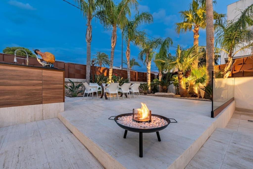 Lusso E Relax Con Piscina A 2 Minuti Dal Mare Apartman Miami Playa Kültér fotó