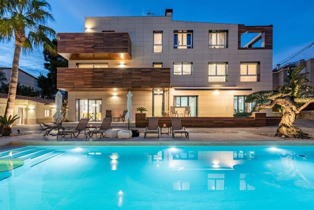 Lusso E Relax Con Piscina A 2 Minuti Dal Mare Apartman Miami Playa Kültér fotó