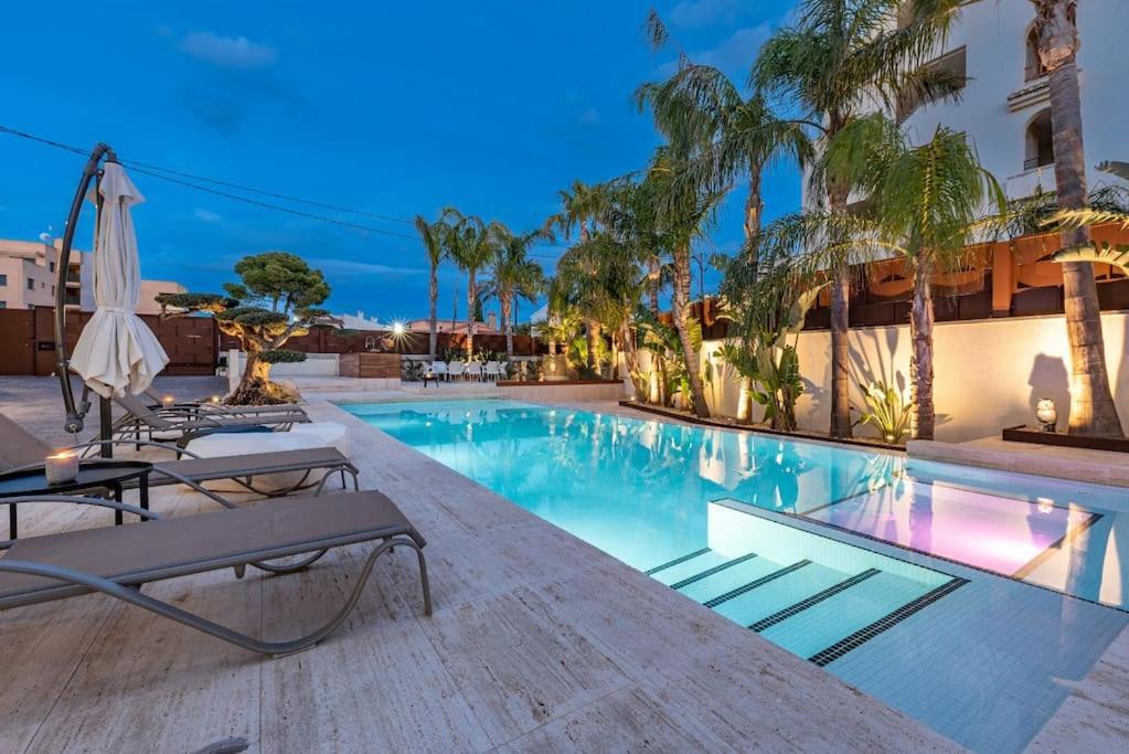 Lusso E Relax Con Piscina A 2 Minuti Dal Mare Apartman Miami Playa Kültér fotó