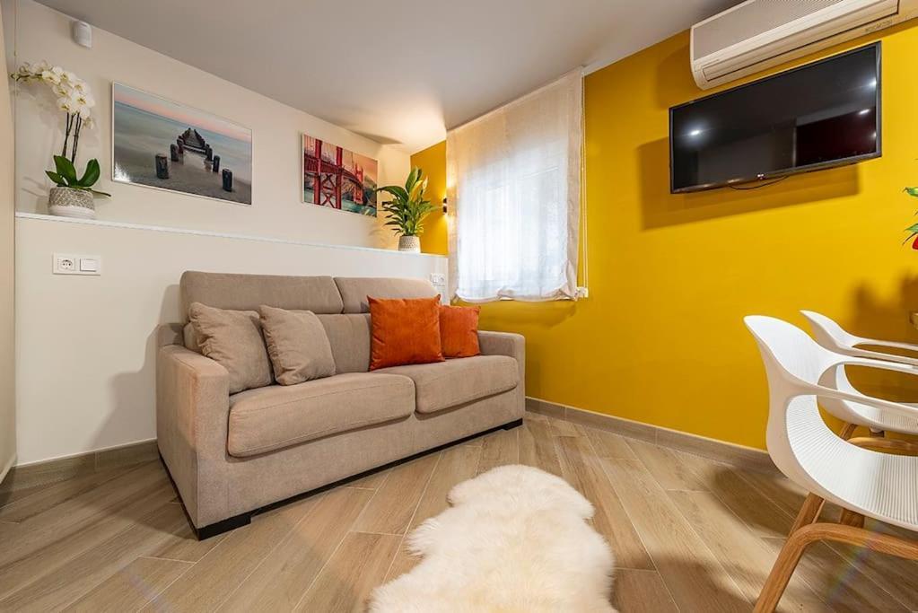Lusso E Relax Con Piscina A 2 Minuti Dal Mare Apartman Miami Playa Kültér fotó