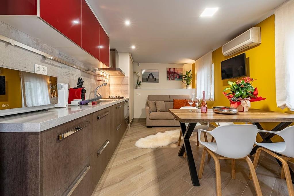 Lusso E Relax Con Piscina A 2 Minuti Dal Mare Apartman Miami Playa Kültér fotó
