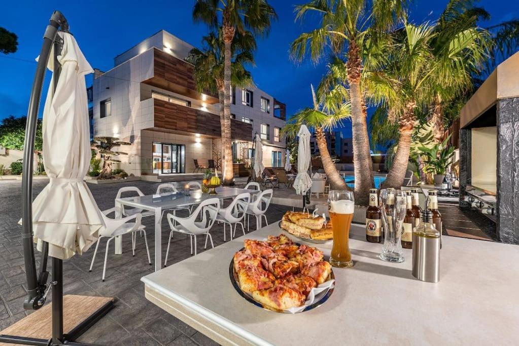 Lusso E Relax Con Piscina A 2 Minuti Dal Mare Apartman Miami Playa Kültér fotó