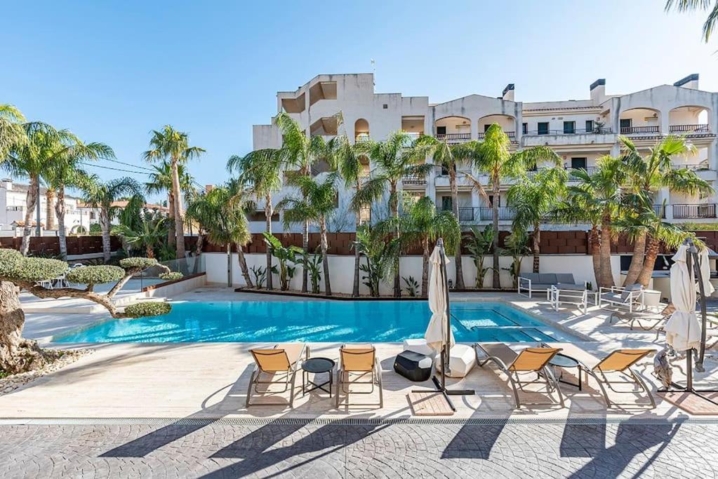 Lusso E Relax Con Piscina A 2 Minuti Dal Mare Apartman Miami Playa Kültér fotó